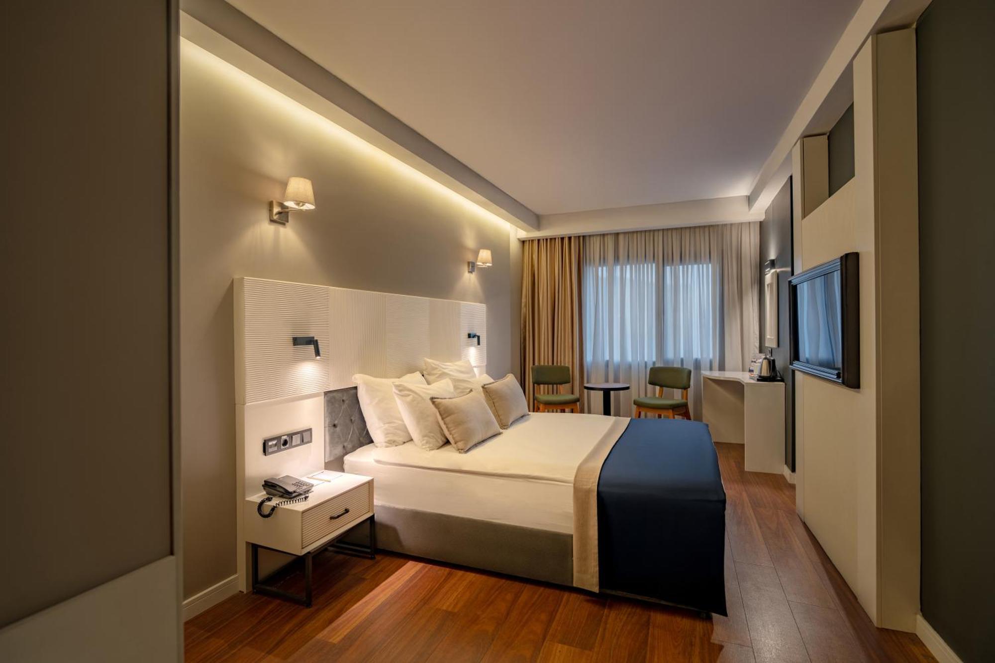 Otel Mitte Port 4*