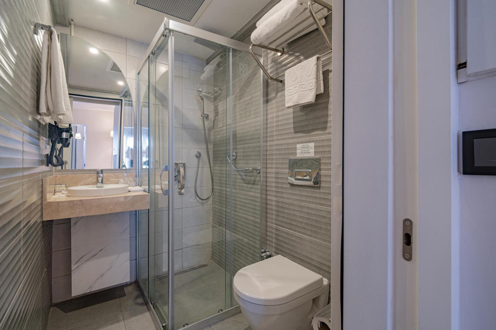 Otel Mitte Port 4*