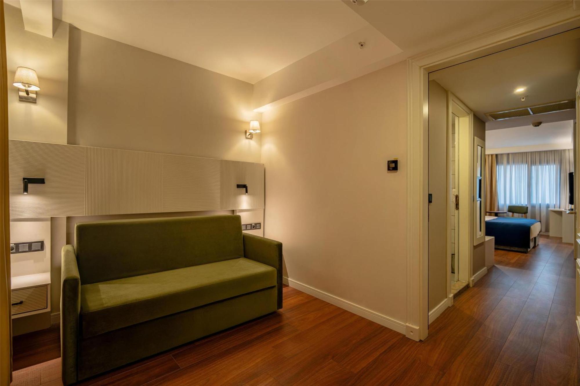 Mitte Port Otel 4*