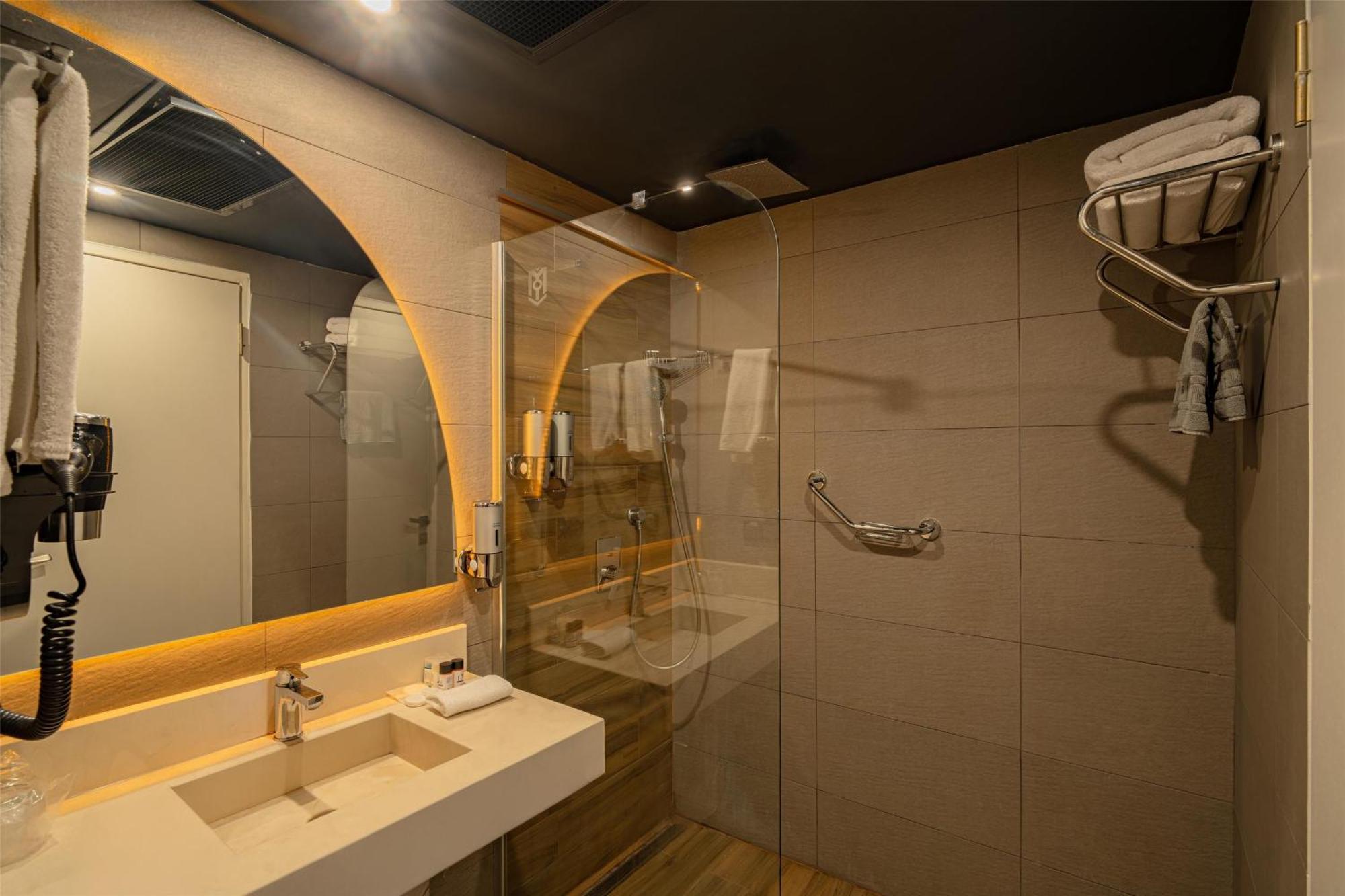 Otel Mitte Port 4*