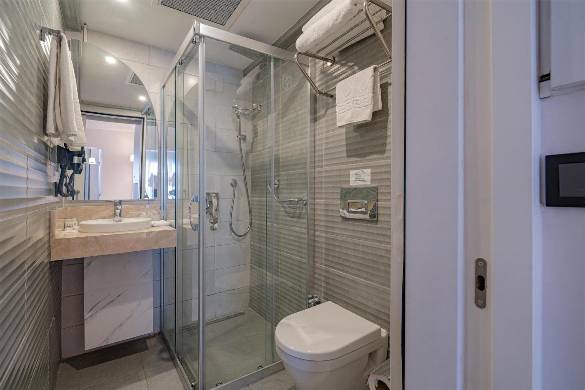 Mitte Port Otel 4*