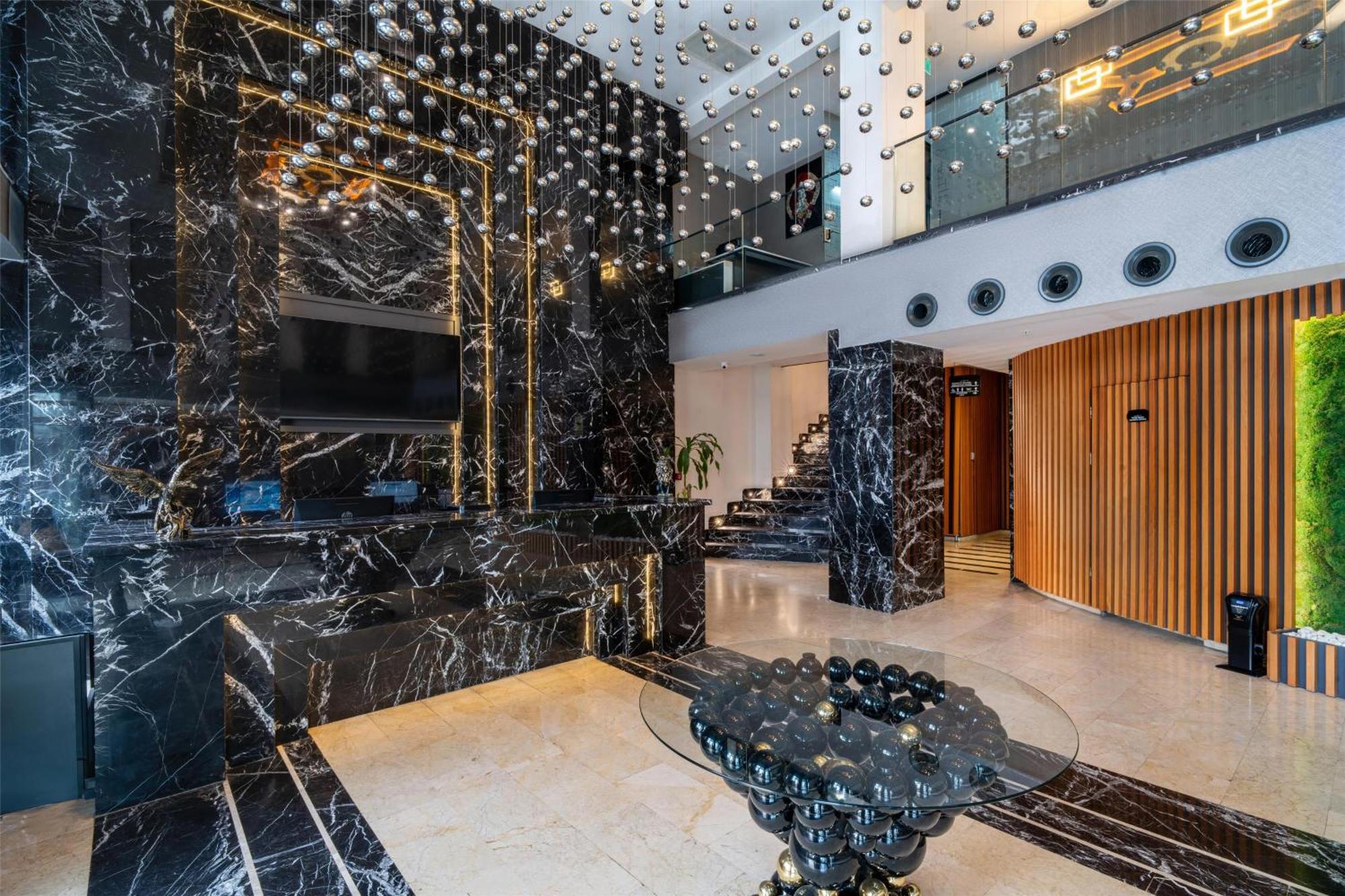 Otel Mitte Port 4*