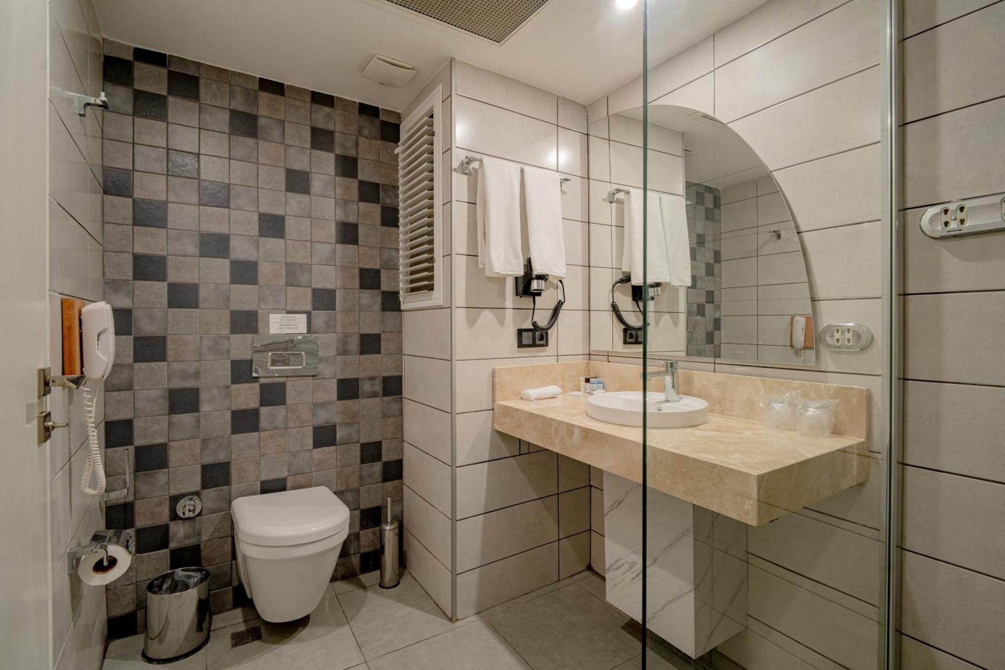 Mitte Port Otel 4*